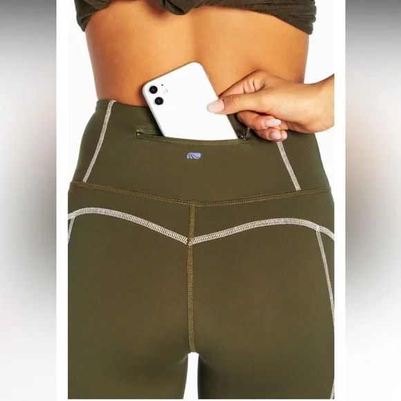 CYCLE HOUSE Womens Medium Olive Green Leggings 7/8 length Zip Pocket - Picture 3 of 11